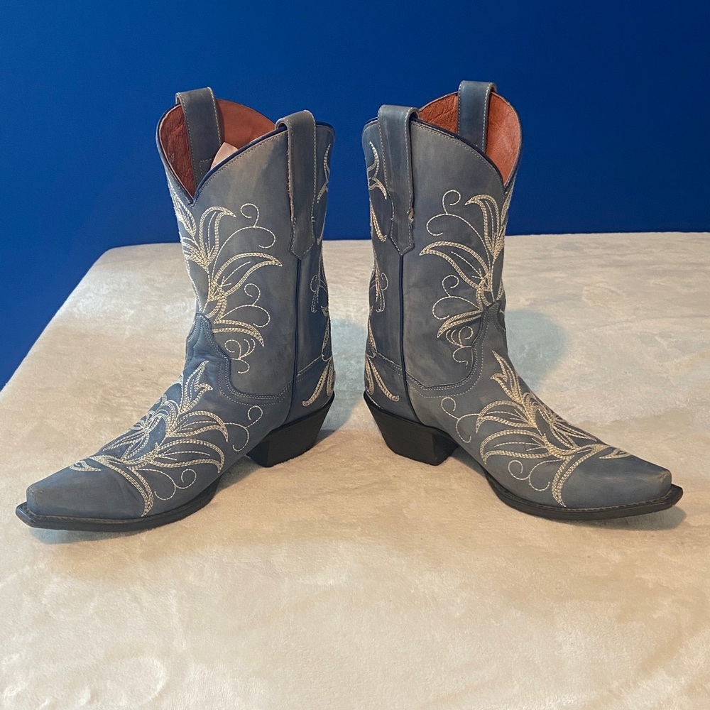 Gorgeous 😍 Dan Post Ladies Blue Cowboy Boots with White Embroidery Size 7 or 7.5 - Picture 7 of 16